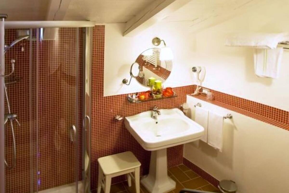 deep-soaking bathtub, hair dryer, bidet, towels