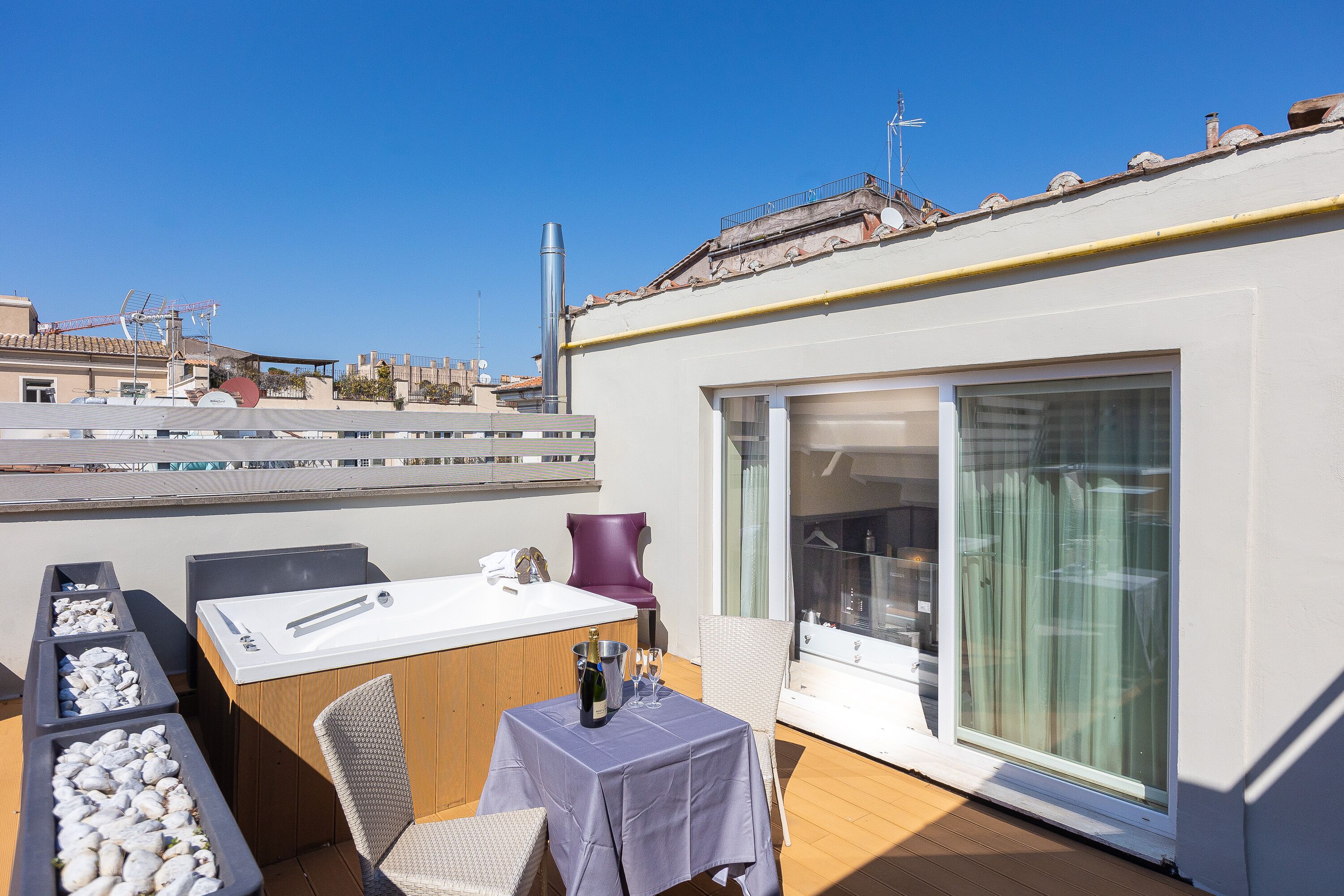 Chambre Luxe, bain à remous, vue ville | Terrasse/Patio