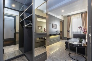 Junior Studio Suite | Living area | 50-inch LED TV with digital channels - Hotel Castellino Roma (Rome)