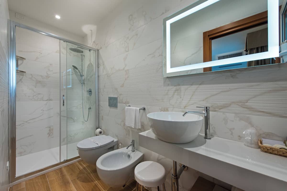 suite, terrace | bathroom | shower, hair dryer, bathrobes, slippers