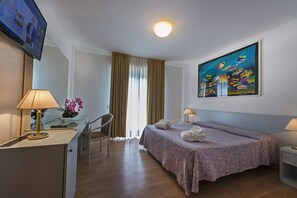 Double or Twin Room | Minibar, in-room safe, desk, soundproofing - Hotel Meridianus (Lignano Sabbiadoro)