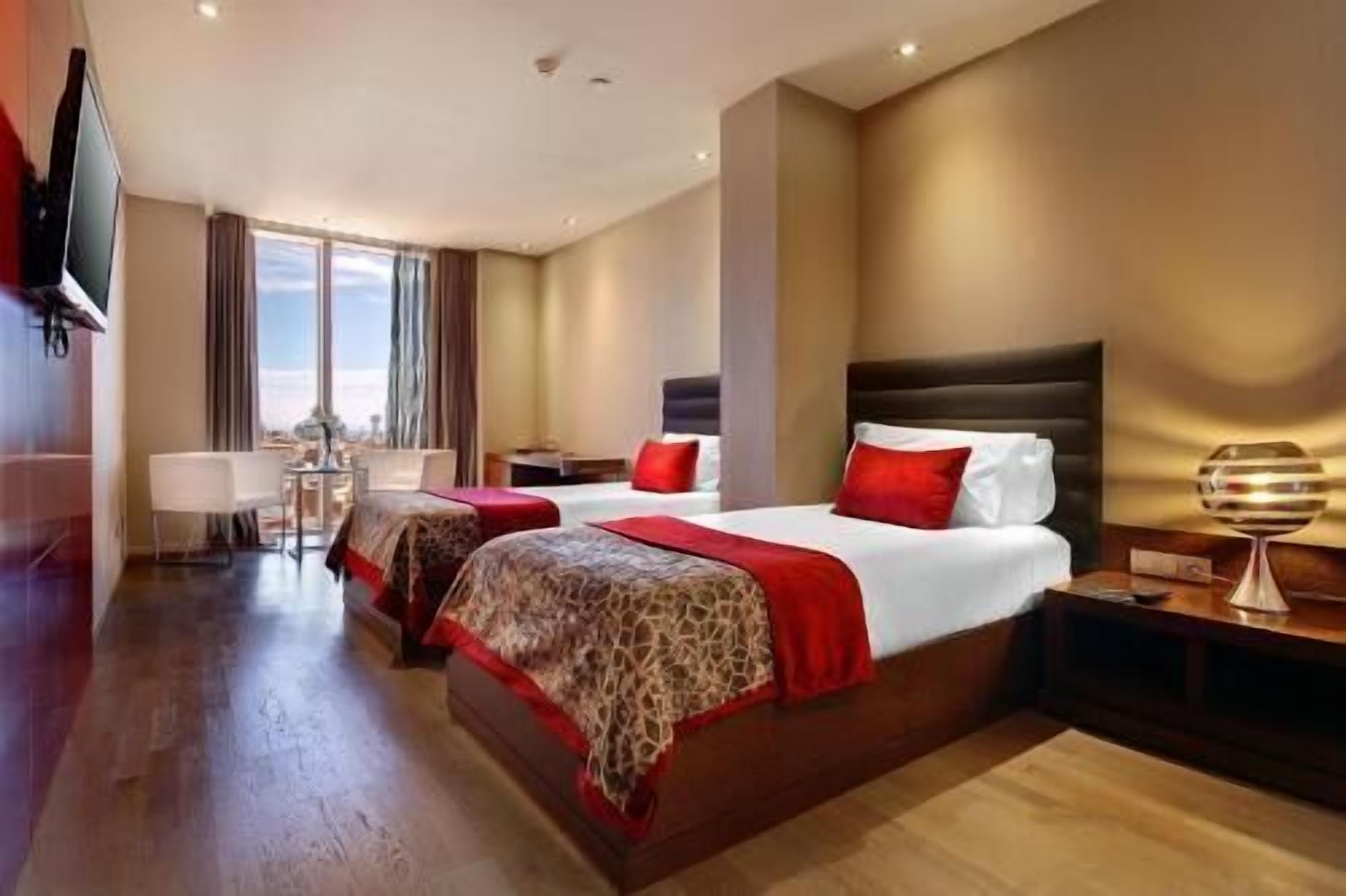 Ropa de cama de alta calidad y minibar 