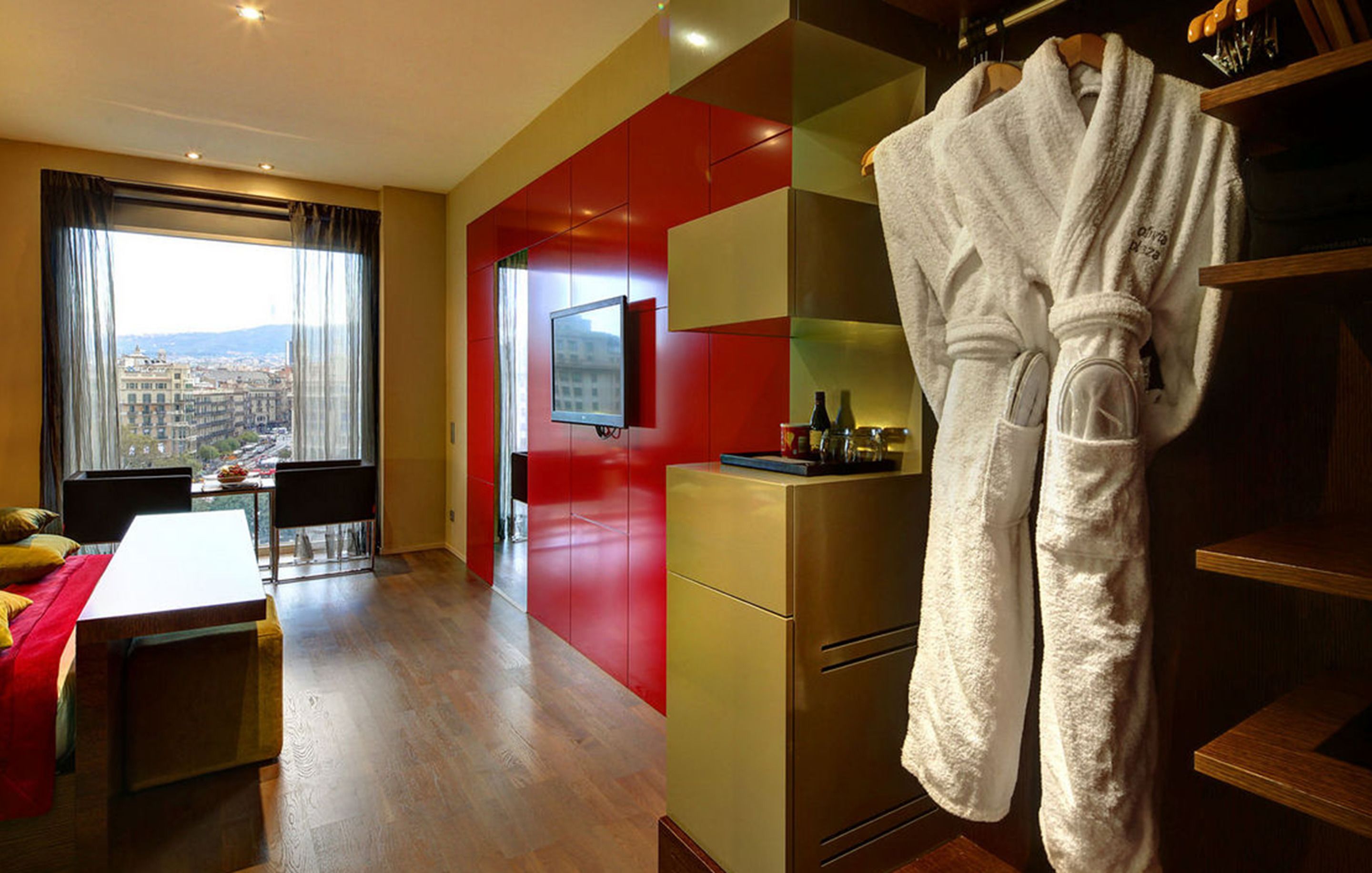 1 bedroom, premium bedding, minibar, in-room safe