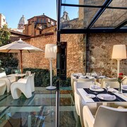 Olivia Plaza Hotel