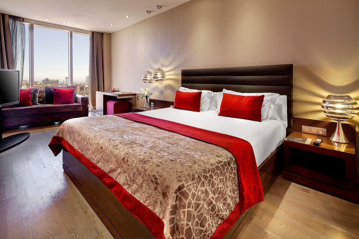 Premium Triple Room, City View