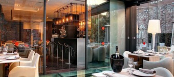Olivia Plaza Hotel