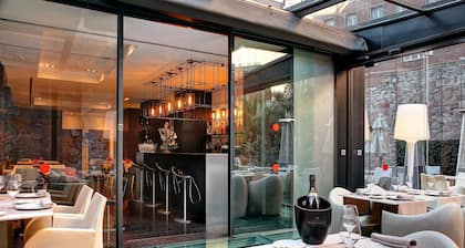 Olivia Plaza Hotel