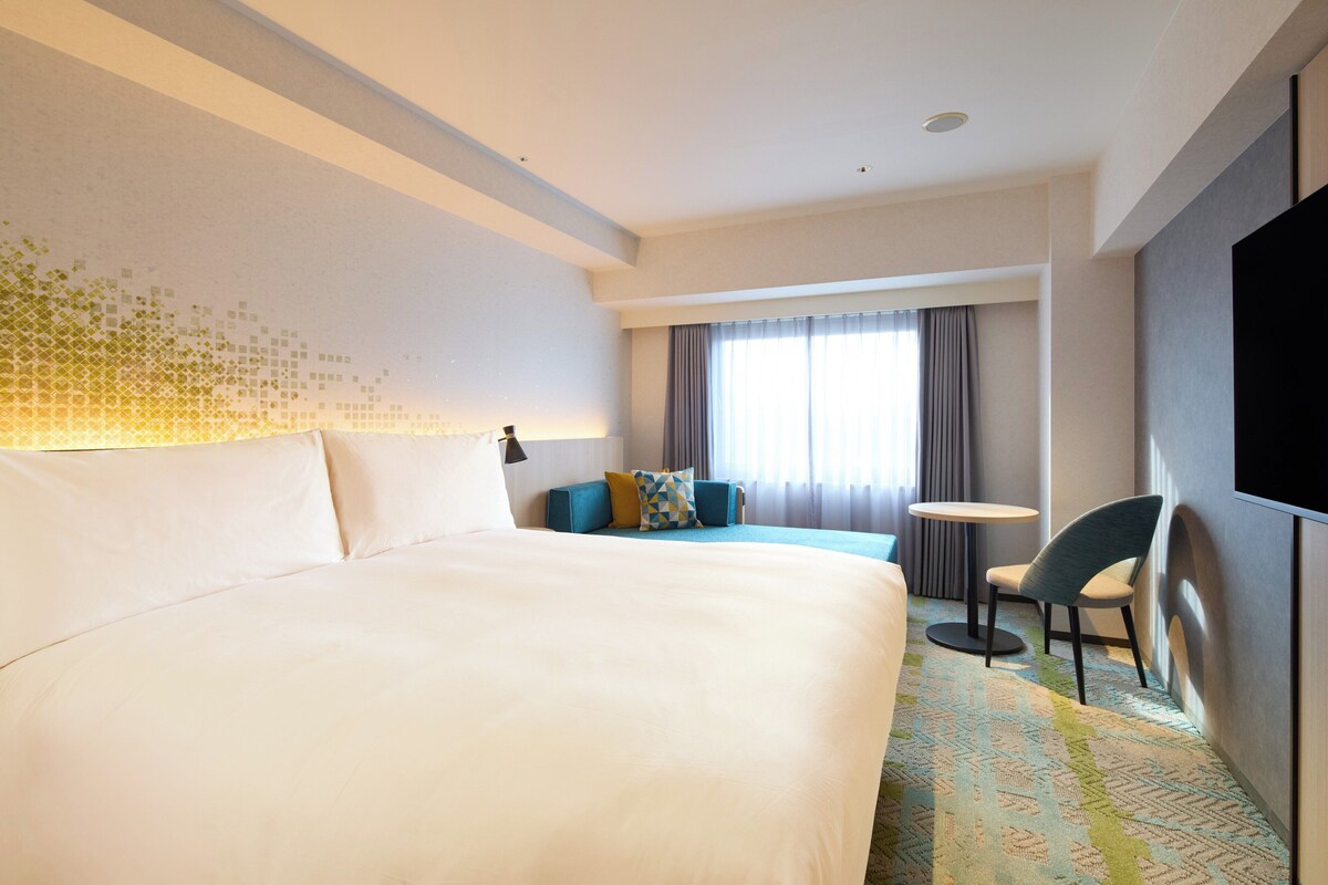 Standard Room, 1 King Bed with Sofa bed | Down comforters, in-room safe, desk, laptop workspace
