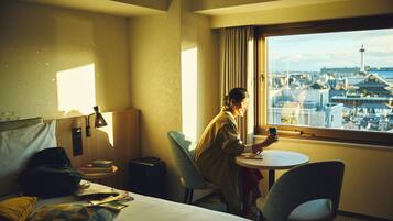 Down duvets, in-room safe, desk, laptop workspace