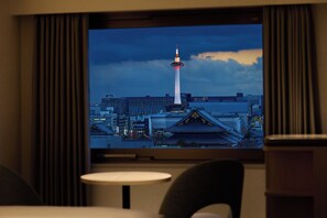 Couette en duvet, coffre-fort, bureau