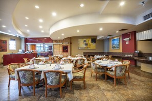 Se sirven desayunos, almuerzos, cenas y cocina internacional 