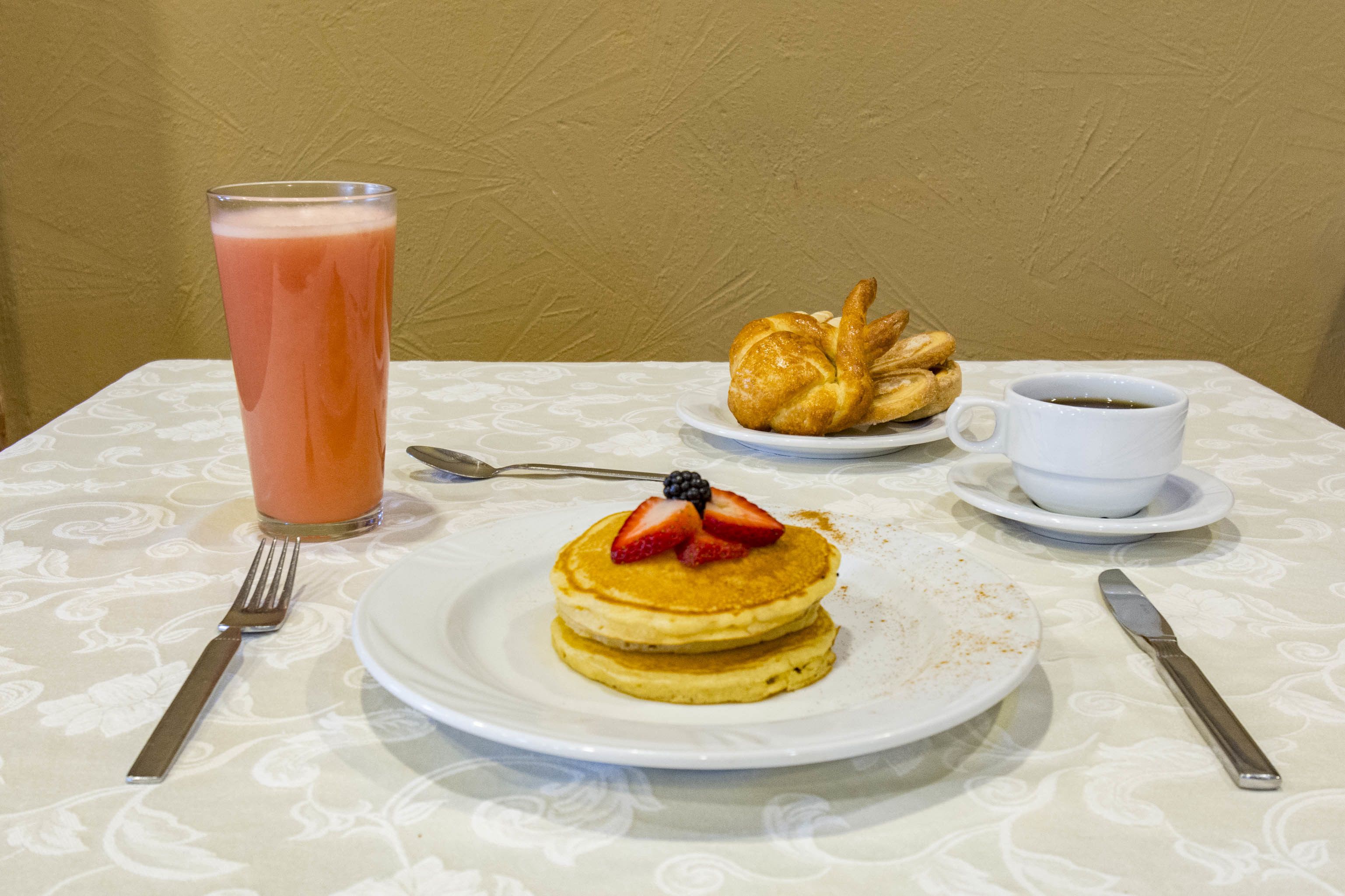 daily buffet breakfast (mxn 180 per person)