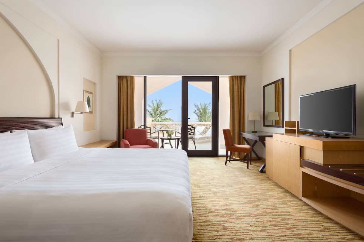 Al Bandar Deluxe, Kamer, 1 kingsize bed | Luxe beddengoed, een minibar, een kluis op de kamer, een bureau
