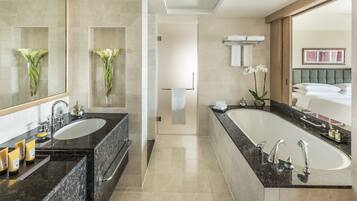 Separate bathtub and shower, deep-soaking bathtub, free toiletries