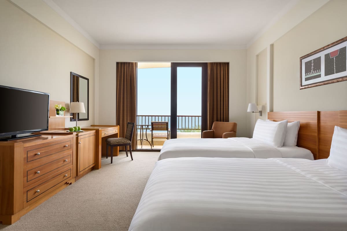 Luxe beddengoed, een minibar, een kluis op de kamer, een bureau