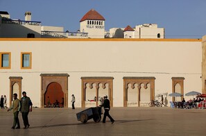 المنشأة من الخارج