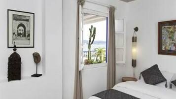 Egyptian cotton sheets, premium bedding, Tempur-Pedic beds, in-room safe