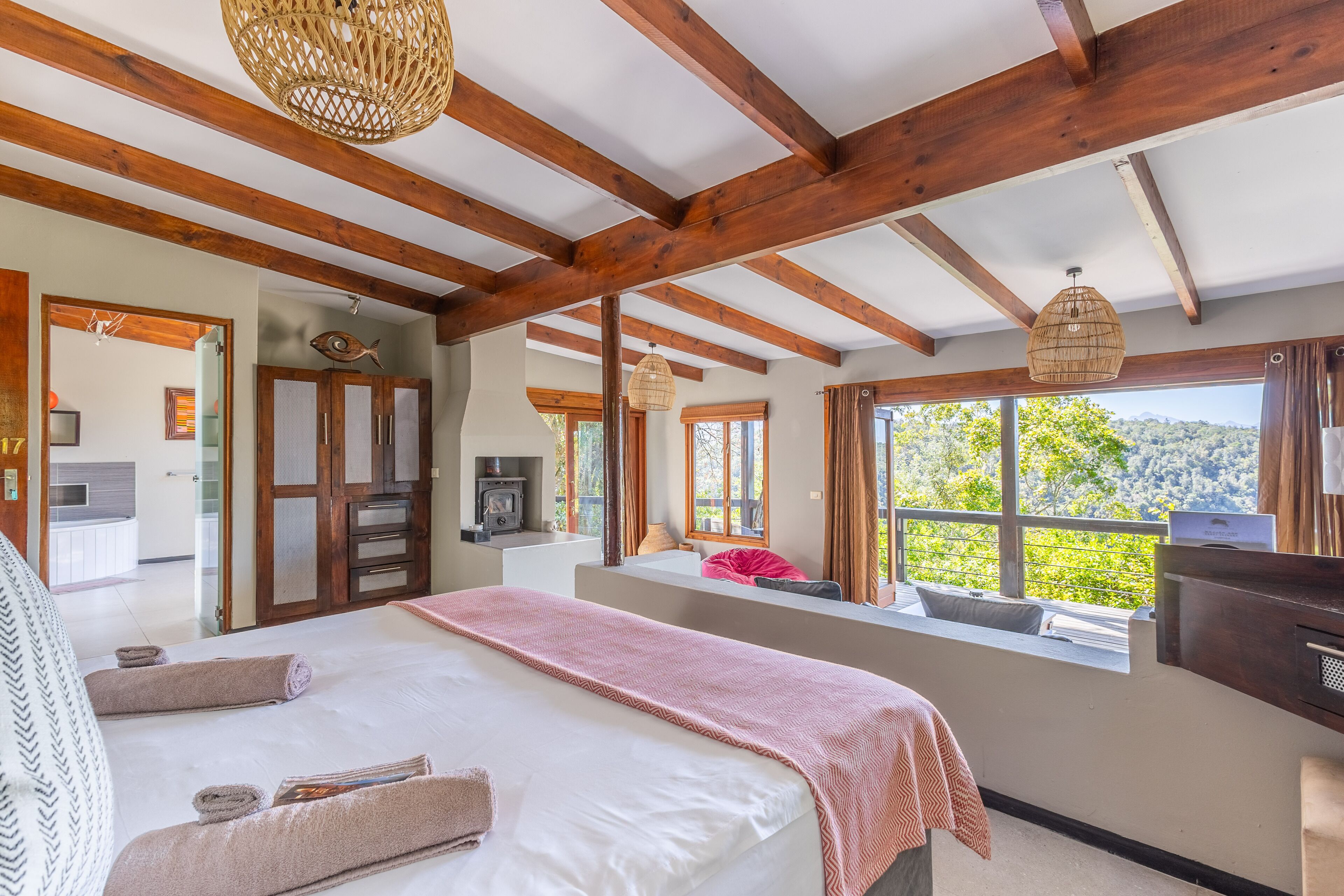 套房 | 防过敏的被褥、迷你吧、客房内保险箱、特色装修