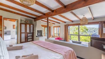 Suite | Hypo-allergenic bedding, minibar, in-room safe, individually decorated