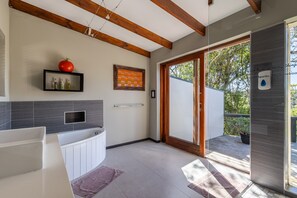 套房 | 防过敏的被褥、迷你吧、客房内保险箱、特色装修