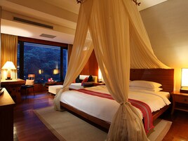 Grand-Doppelzimmer, Flussblick (French Dinner & American Breakfast) | 1 Schlafzimmer, hochwertige Bettwaren, Daunenbettdecken