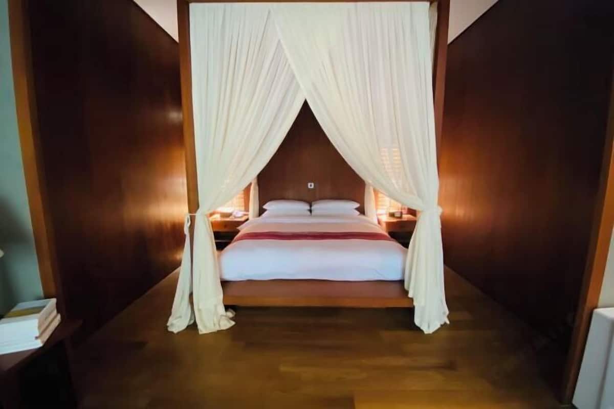 1 bedroom, premium bedding, down comforters, free minibar