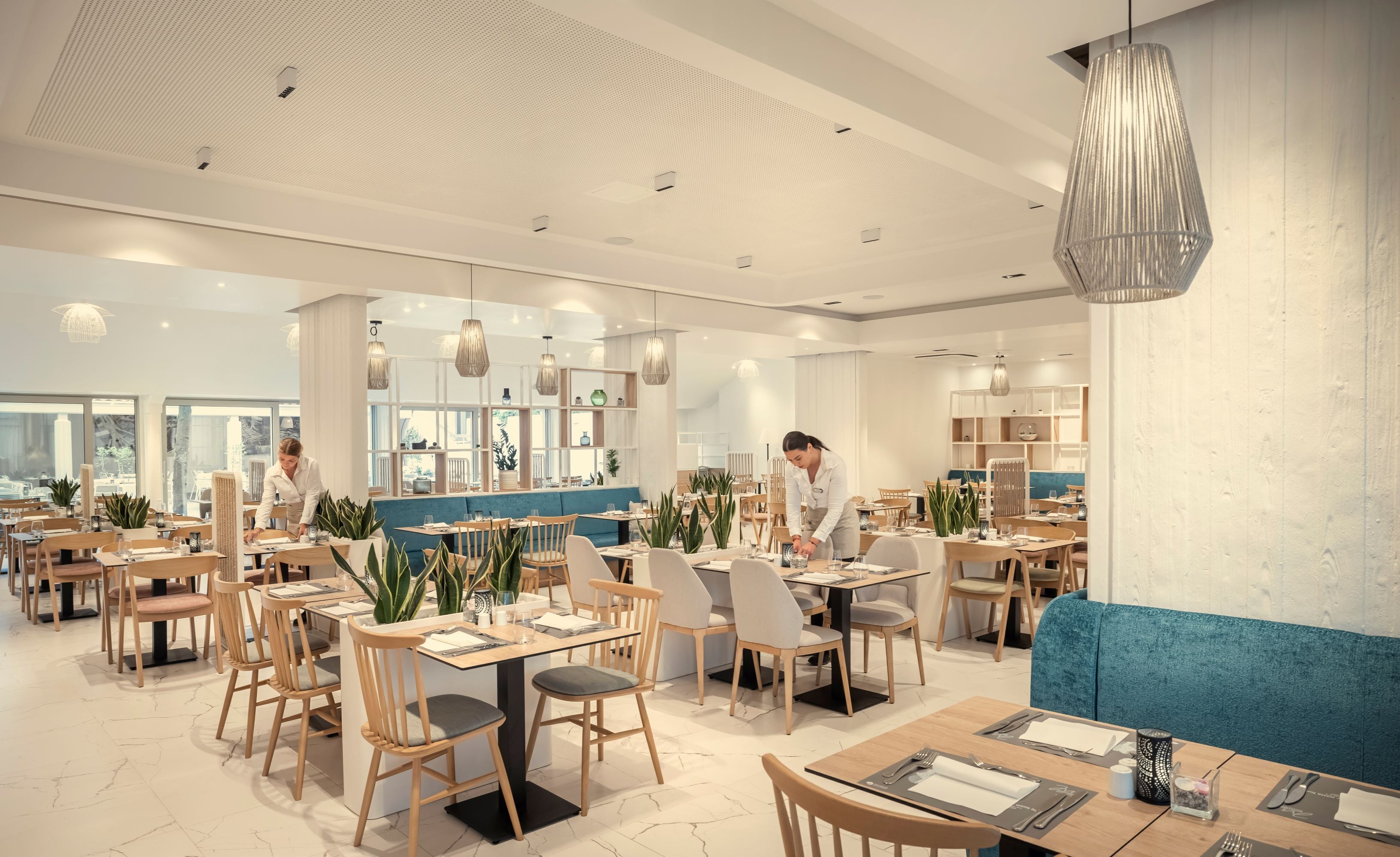 2 restaurants, breakfast, lunch served; local and international cuisine