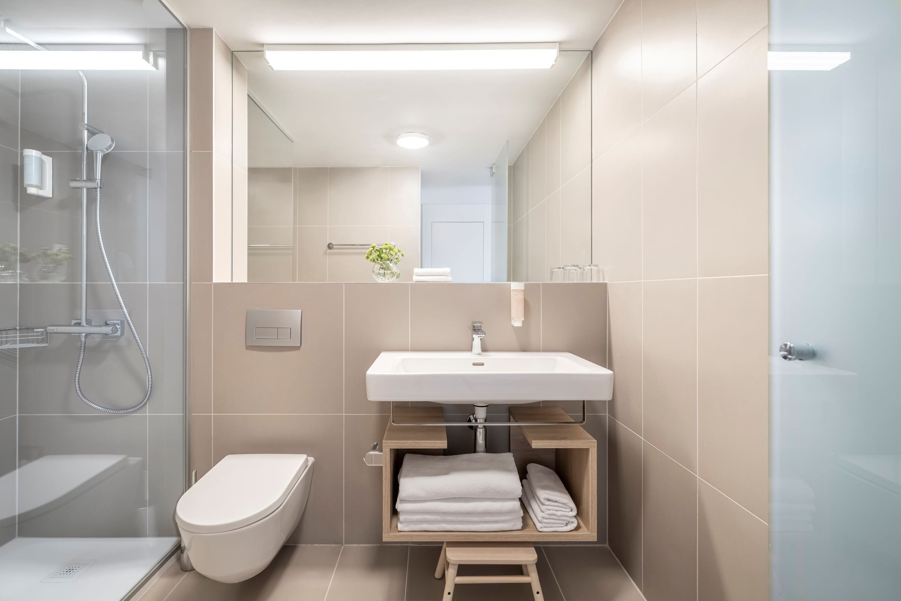 bathtub, free toiletries, hair dryer, towels