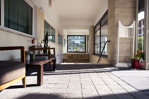 Pintu masuk properti