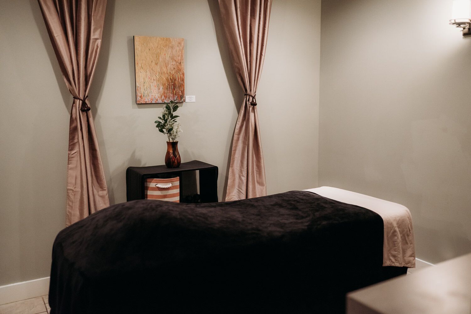 Couples treatment rooms, body treatments, hot stone massages