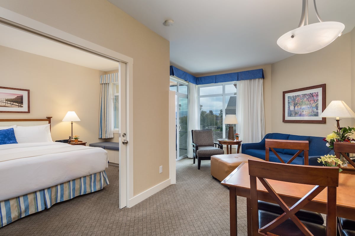 32-inch flat-screen tv with cable channels, tv, fireplace