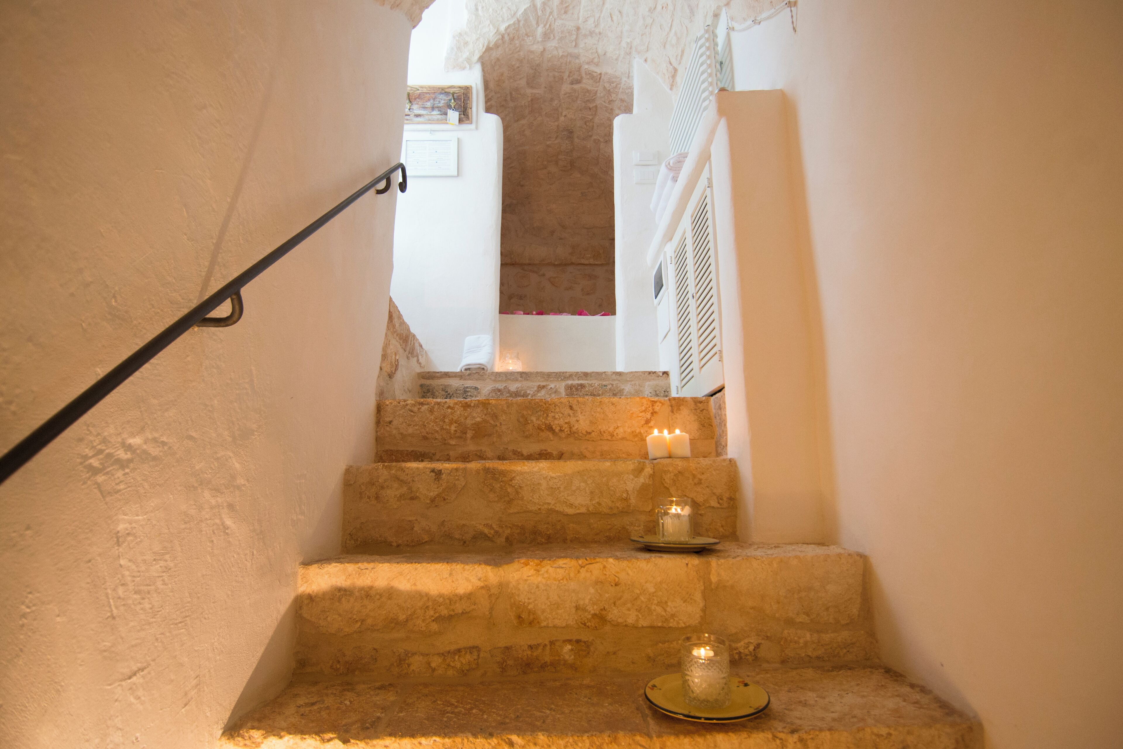 suite, 1 bedroom, non smoking | bathroom | free toiletries, hair dryer, bathrobes, slippers