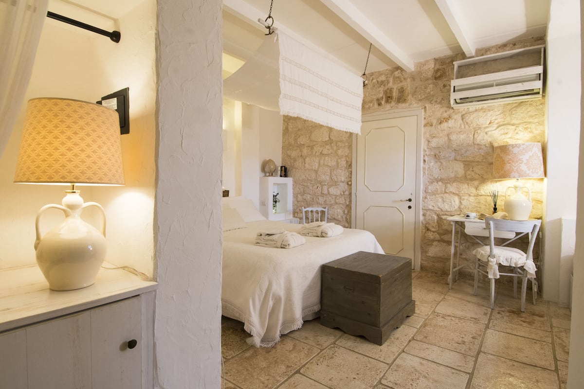 superior triple room, 1 bedroom, ensuite, garden area | 1 bedroom, minibar, blackout curtains, cots/infant beds