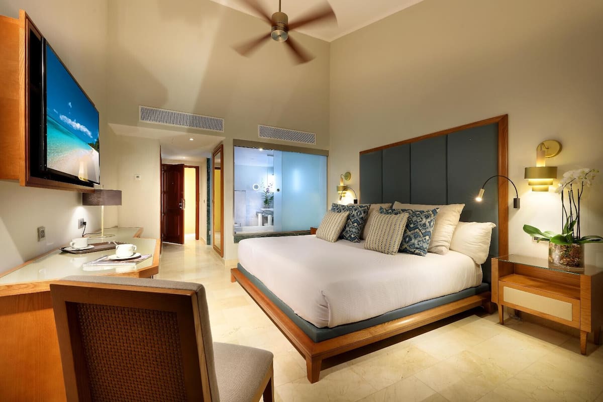 1 bedroom, premium bedding, memory-foam beds, free minibar