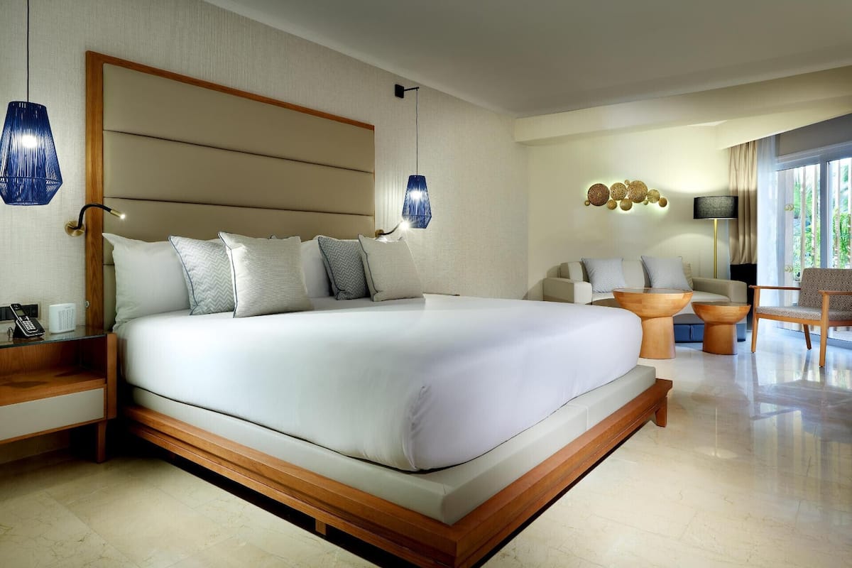 1 bedroom, premium bedding, memory-foam beds, free minibar