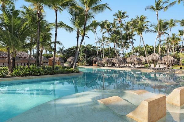 5 piscinas externas, guarda-sóis, espreguiçadeiras