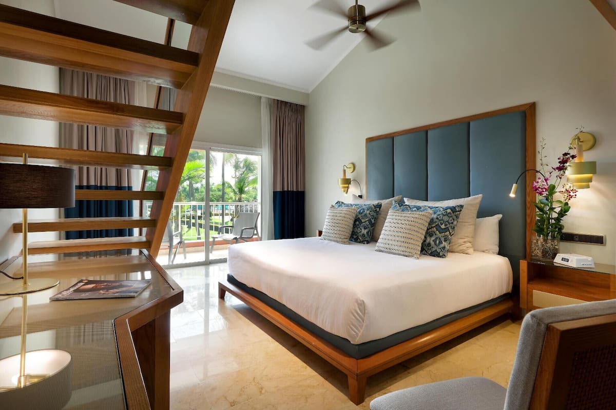 1 bedroom, premium bedding, memory-foam beds, free minibar
