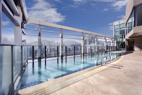 Outdoor pool. Nina Hotel Causeway Bay