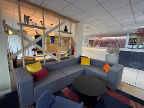 Bar (on property) - Holiday Inn Express Nuneaton by IHG (Nuneaton)