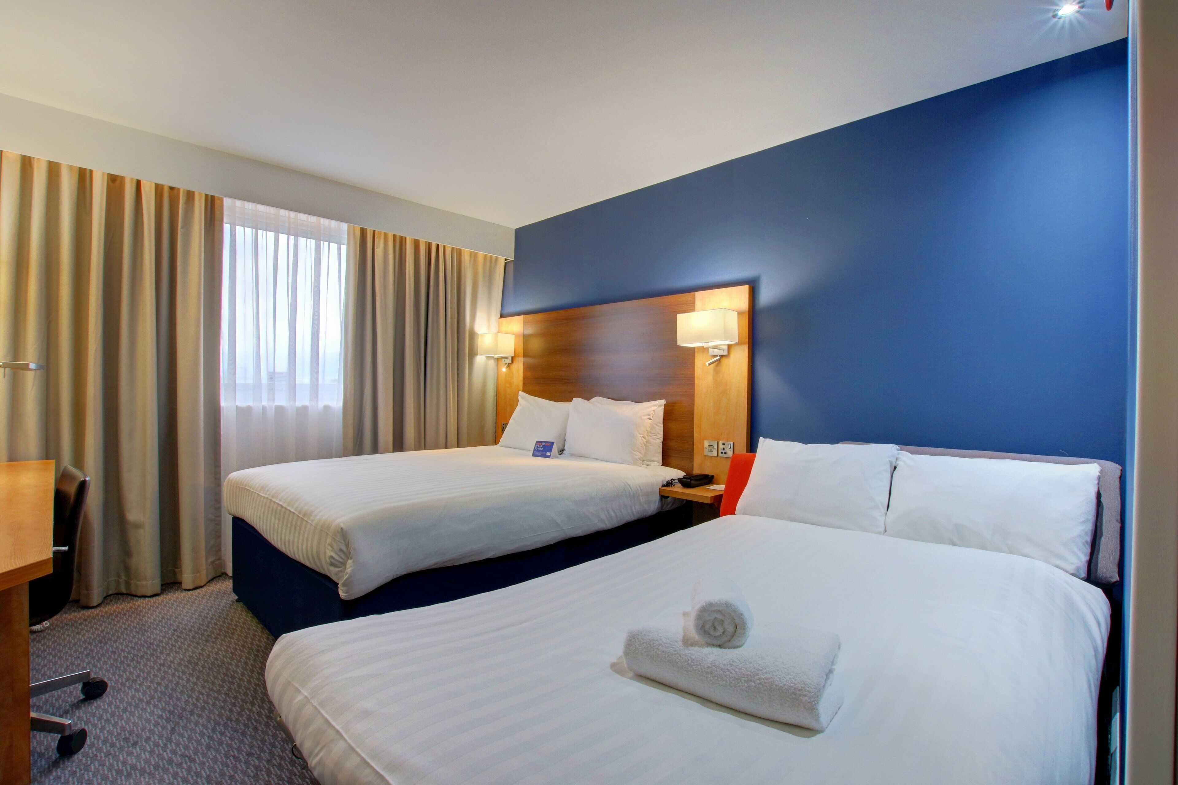 standard room, 1 double bed with sofa bed (with free breakfast) | in-room safe, desk, soundproofing, free cots/infant beds