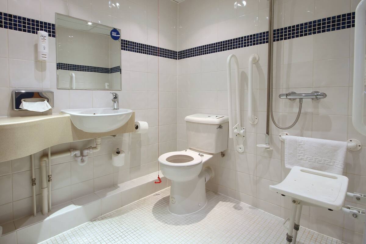 standard room, 1 double bed, accessible (with free breakfast) | in-room safe, desk, soundproofing, free cots/infant beds