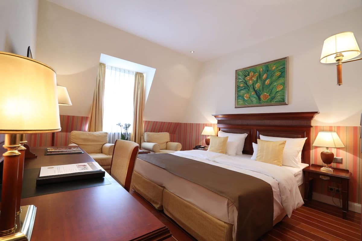Standard Double Room (Countryside) | Hypo-allergenic bedding, in-room safe, individually furnished, desk