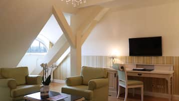 Allergikerbettwaren, Zimmersafe, individuell eingerichtet, Schreibtisch