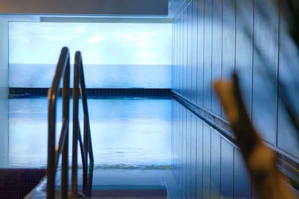 Indoor pool, sun loungers