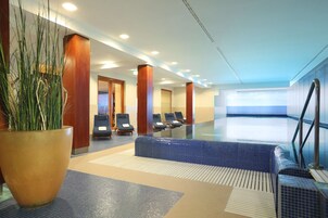 Indoor pool, sun loungers