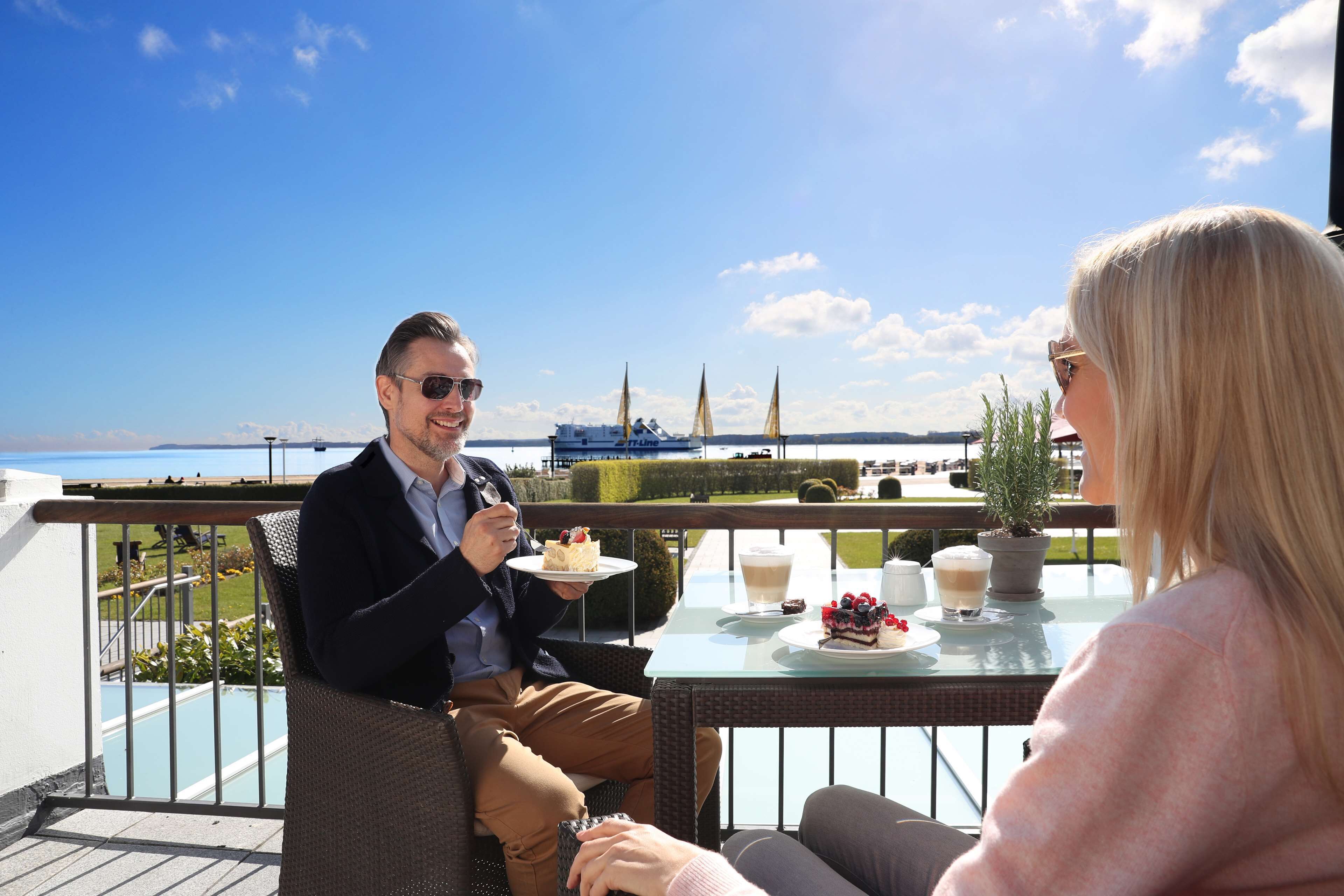 Breakfast and dinner served, Regional cuisine