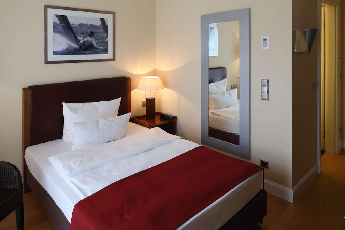 Standard Single Room | Hypo-allergenic bedding, in-room safe, individually furnished, desk