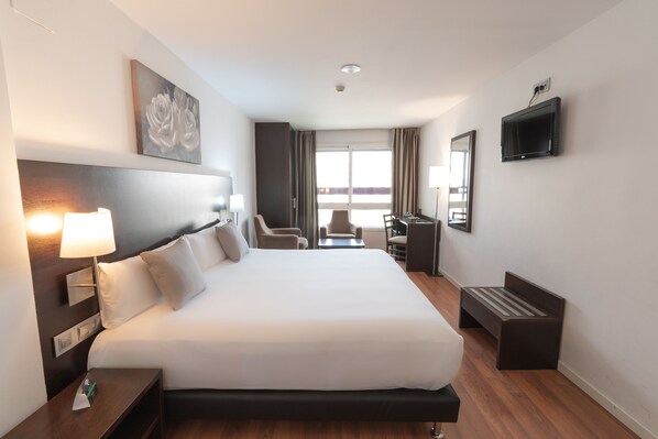 Habitación doble superior | Cortinas opacas, wifi gratis, ropa de cama