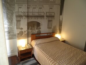 Single Room | Hypo-allergenic bedding, in-room safe, desk, blackout drapes - Photo Zabalburu Hotel (Bilbao)