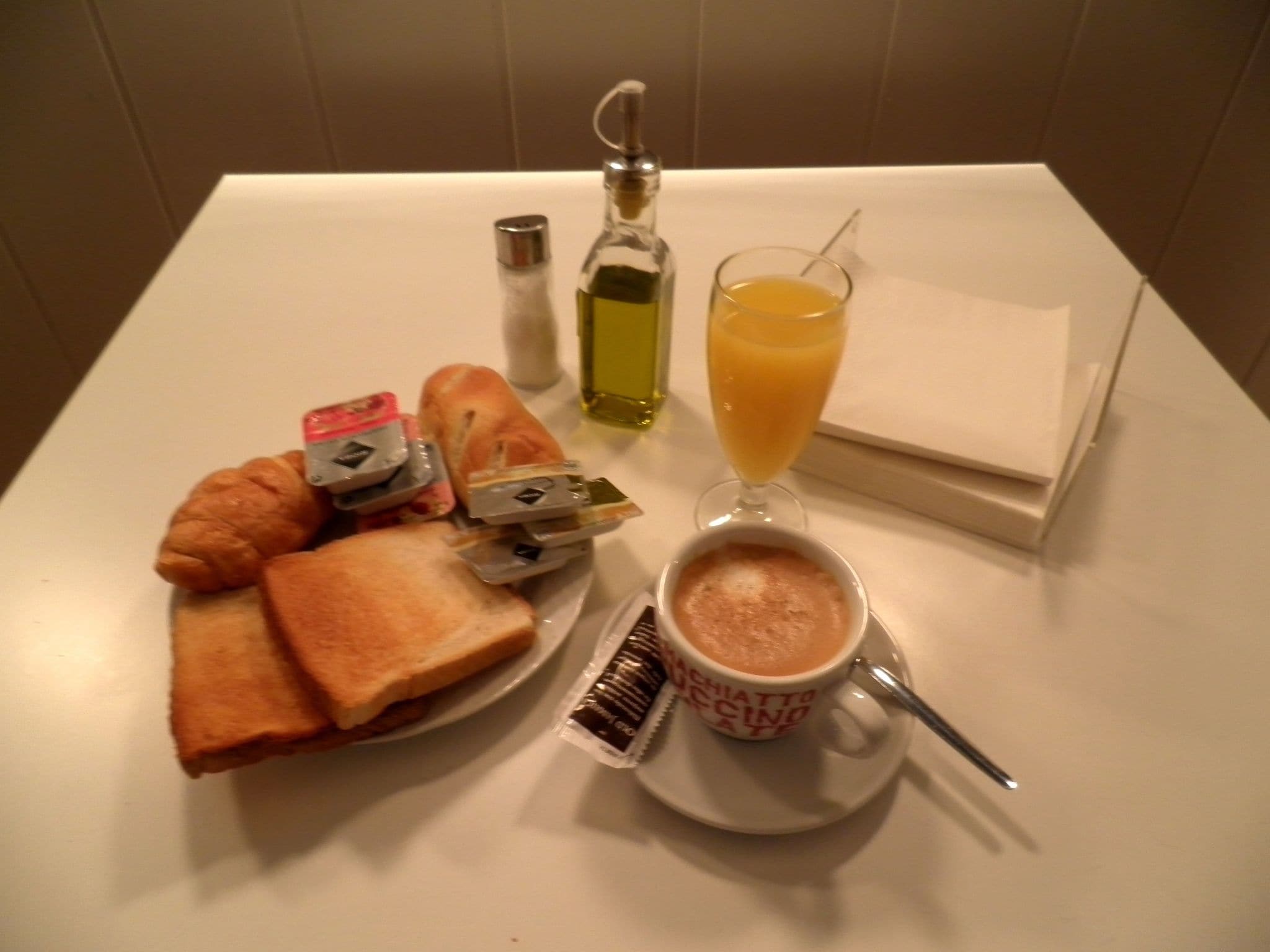 Esmorzar diari continental (8.95 EUR per persona) 